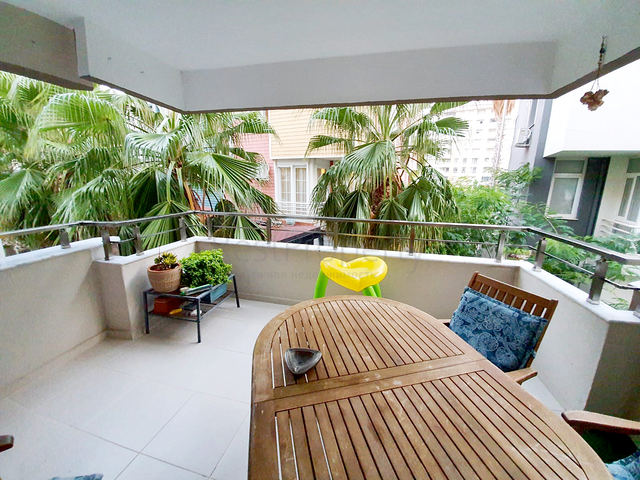 شقة 3 + 1 في مجمع 50 متر من البحر في كونيالتي