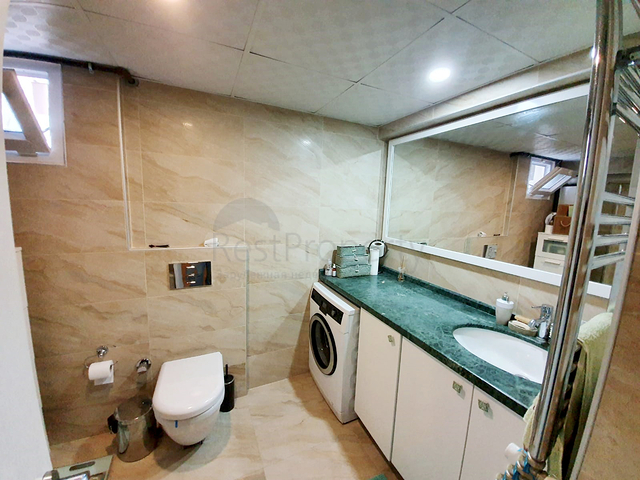 شقة 3 + 1 في مجمع 50 متر من البحر في كونيالتي