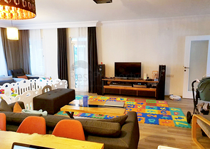 شقة 3 + 1 في مجمع 50 متر من البحر في كونيالتي