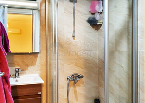 شقة 3 + 1 في مجمع 50 متر من البحر في كونيالتي