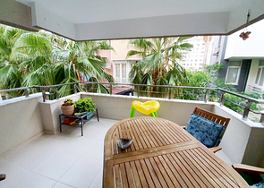 شقة 3 + 1 في مجمع 50 متر من البحر في كونيالتي