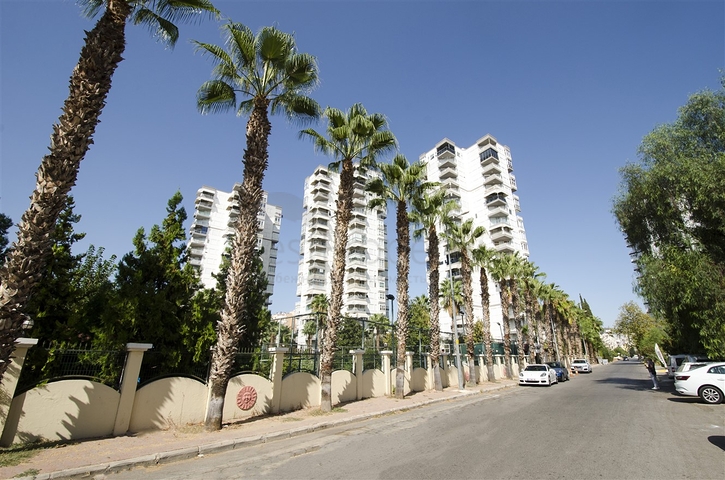 شقة 3 + 1 مطلة على البحر في وسط لارا أنطاليا