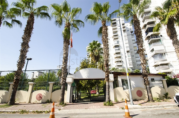 شقة 3 + 1 مطلة على البحر في وسط لارا أنطاليا