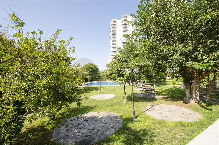 شقة 3 + 1 مطلة على البحر في وسط لارا أنطاليا