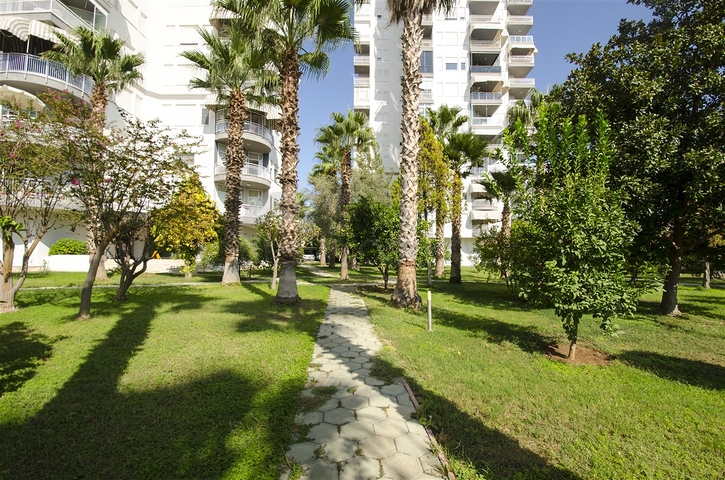 شقة 3 + 1 مطلة على البحر في وسط لارا أنطاليا