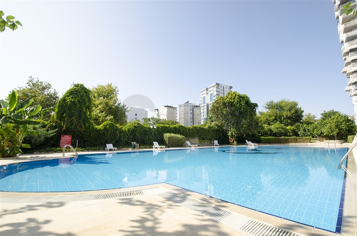 شقة 3 + 1 مطلة على البحر في وسط لارا أنطاليا