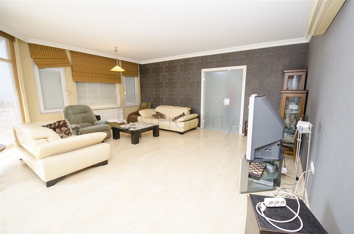 شقة 3 + 1 مطلة على البحر في وسط لارا أنطاليا