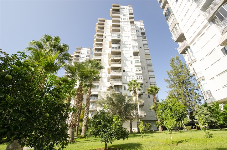 شقة 3 + 1 مطلة على البحر في وسط لارا أنطاليا