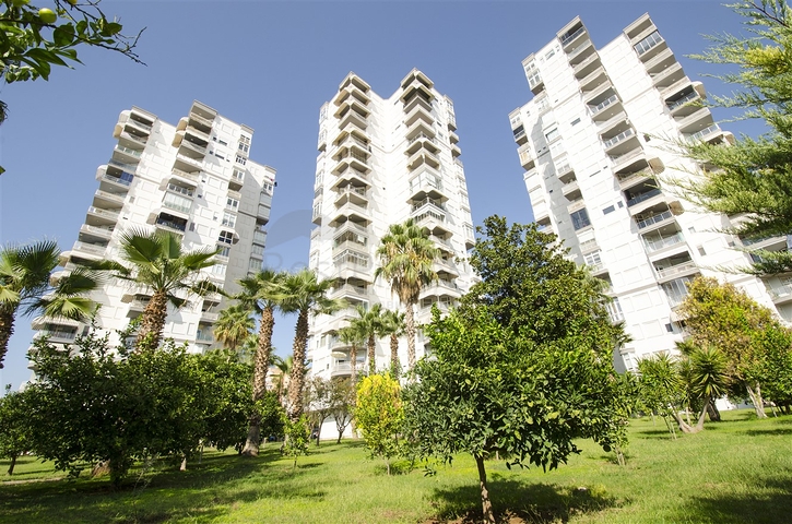 شقة 3 + 1 مطلة على البحر في وسط لارا أنطاليا