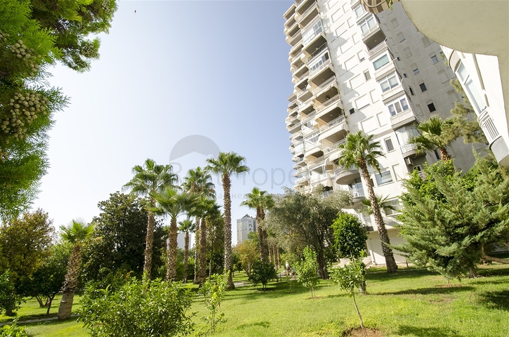 شقة 3 + 1 مطلة على البحر في وسط لارا أنطاليا