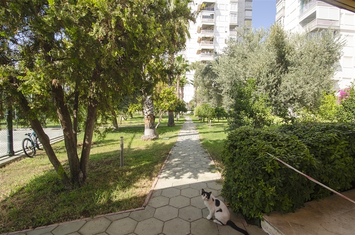 شقة 3 + 1 مطلة على البحر في وسط لارا أنطاليا