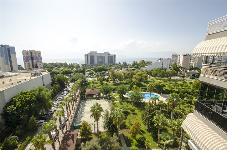 شقة 3 + 1 مطلة على البحر في وسط لارا أنطاليا