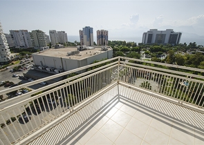 شقة 3 + 1 مطلة على البحر في وسط لارا أنطاليا