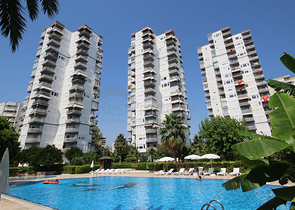 شقة 3 + 1 مطلة على البحر في وسط لارا أنطاليا