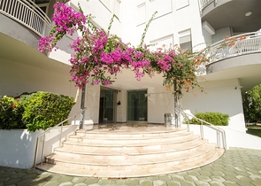 شقة 3 + 1 مطلة على البحر في وسط لارا أنطاليا