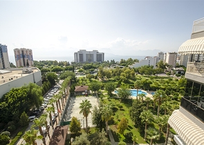 شقة 3 + 1 مطلة على البحر في وسط لارا أنطاليا