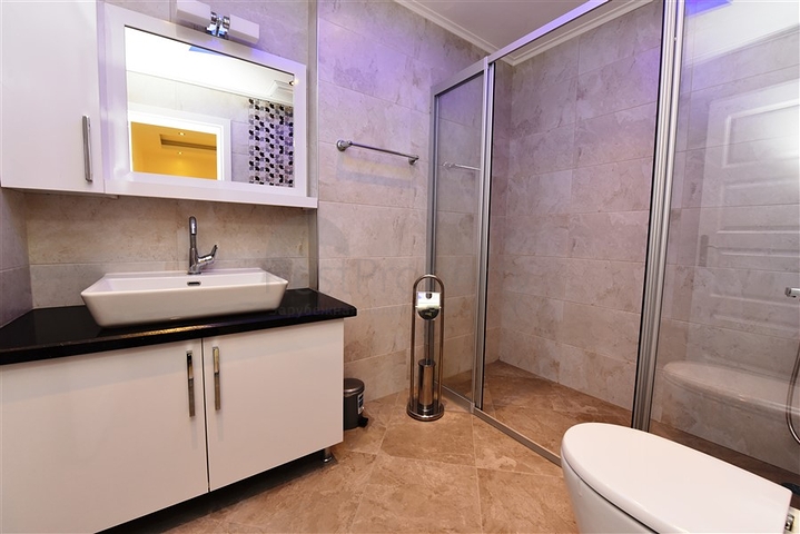 اطلالة بحر - بنتهاوس فاخرة - ضمن مجمع مميز بخدمات 5 نجوم -في مهموتلار / الانيا 