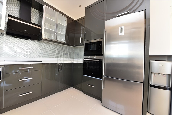 اطلالة بحر - بنتهاوس فاخرة - ضمن مجمع مميز بخدمات 5 نجوم -في مهموتلار / الانيا 