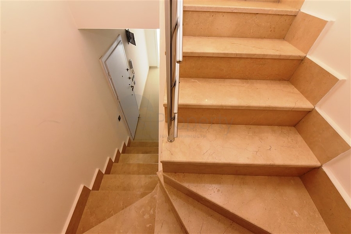 اطلالة بحر - بنتهاوس فاخرة - ضمن مجمع مميز بخدمات 5 نجوم -في مهموتلار / الانيا 