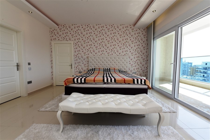 اطلالة بحر - بنتهاوس فاخرة - ضمن مجمع مميز بخدمات 5 نجوم -في مهموتلار / الانيا 