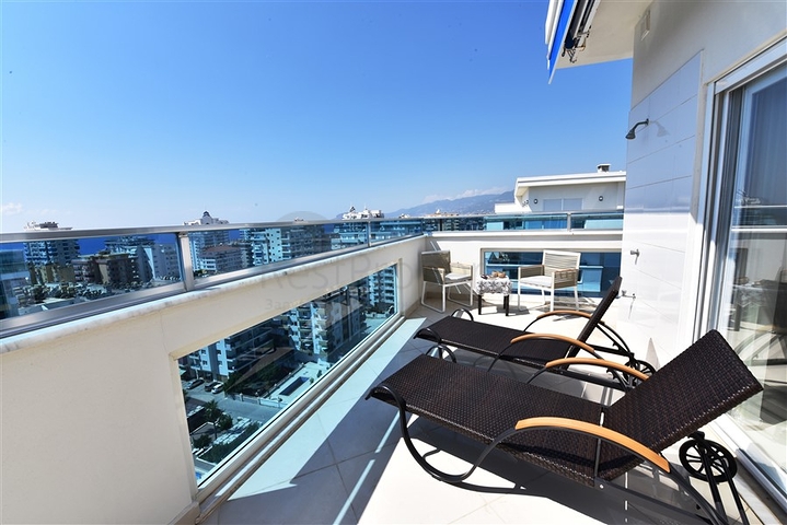 اطلالة بحر - بنتهاوس فاخرة - ضمن مجمع مميز بخدمات 5 نجوم -في مهموتلار / الانيا 