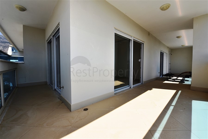 اطلالة بحر - بنتهاوس فاخرة - ضمن مجمع مميز بخدمات 5 نجوم -في مهموتلار / الانيا 