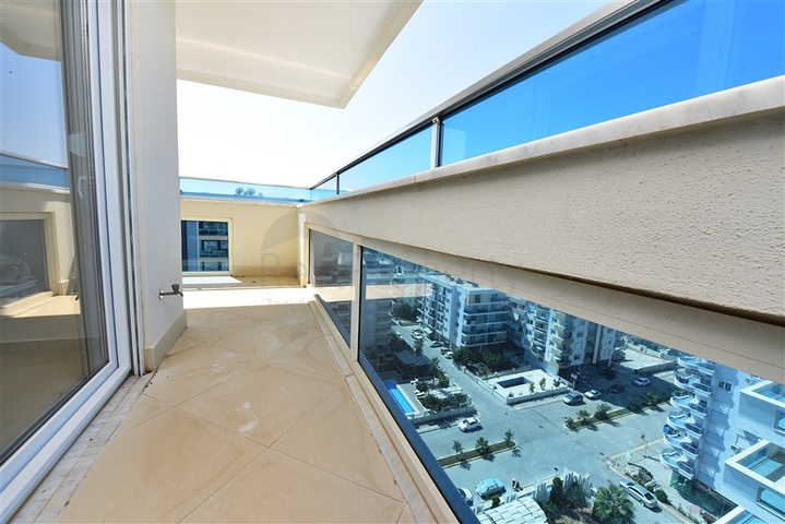 اطلالة بحر - بنتهاوس فاخرة - ضمن مجمع مميز بخدمات 5 نجوم -في مهموتلار / الانيا 