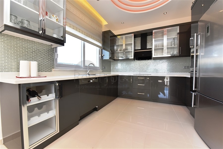 اطلالة بحر - بنتهاوس فاخرة - ضمن مجمع مميز بخدمات 5 نجوم -في مهموتلار / الانيا 