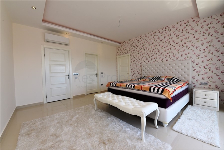 اطلالة بحر - بنتهاوس فاخرة - ضمن مجمع مميز بخدمات 5 نجوم -في مهموتلار / الانيا 