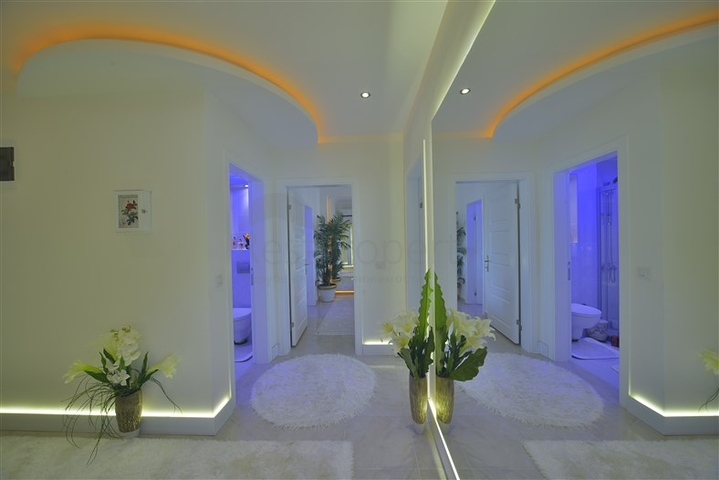 اطلالة بحر - بنتهاوس فاخرة - ضمن مجمع مميز بخدمات 5 نجوم -في مهموتلار / الانيا 