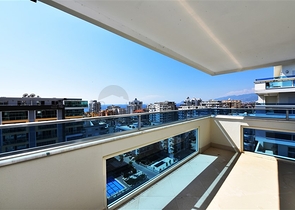 اطلالة بحر - بنتهاوس فاخرة - ضمن مجمع مميز بخدمات 5 نجوم -في مهموتلار / الانيا 