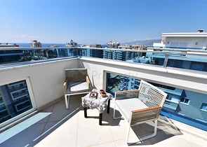 اطلالة بحر - بنتهاوس فاخرة - ضمن مجمع مميز بخدمات 5 نجوم -في مهموتلار / الانيا 