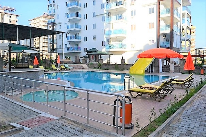 مجمع يضم كافة الخدمات -قريب من البحر - شقة مفروشة 1+1- في مهموتلار / الانيا 