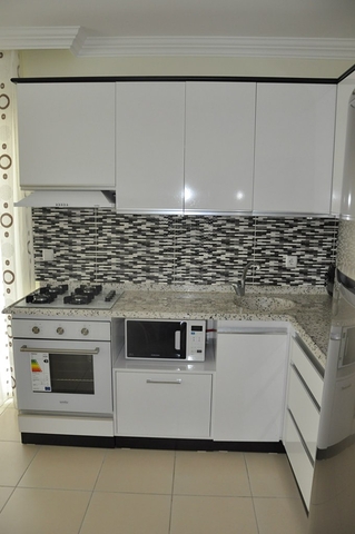 مجمع يضم كافة الخدمات -قريب من البحر - شقة مفروشة 1+1- في مهموتلار / الانيا 