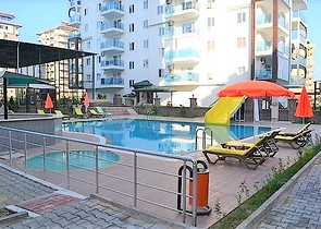 مجمع يضم كافة الخدمات -قريب من البحر - شقة مفروشة 1+1- في مهموتلار / الانيا 