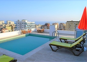 مجمع يضم كافة الخدمات -قريب من البحر - شقة مفروشة 1+1- في مهموتلار / الانيا 