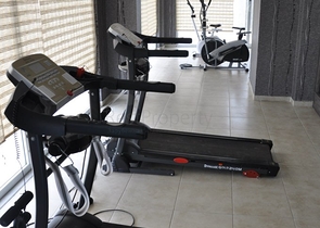 مجمع يضم كافة الخدمات -قريب من البحر - شقة مفروشة 1+1- في مهموتلار / الانيا 