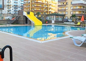 مجمع يضم كافة الخدمات -قريب من البحر - شقة مفروشة 1+1- في مهموتلار / الانيا 