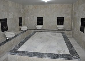 مجمع يضم كافة الخدمات -قريب من البحر - شقة مفروشة 1+1- في مهموتلار / الانيا 