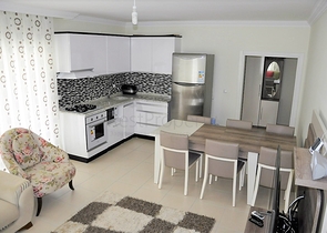 مجمع يضم كافة الخدمات -قريب من البحر - شقة مفروشة 1+1- في مهموتلار / الانيا 