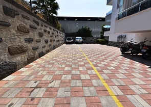 شقة غرفة وصالة - في منطقة مركزية - وضمن مجمع يضم كافة الخدمات - جيكجلي / الانيا 