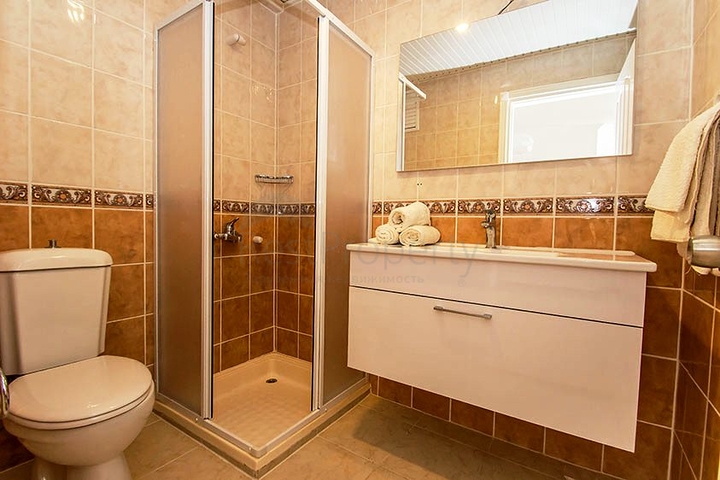 شقة قريبة من المركز والبحر- مؤثثة - في منطقة اوبا / الانيا 