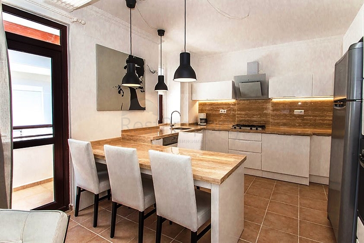 شقة قريبة من المركز والبحر- مؤثثة - في منطقة اوبا / الانيا 