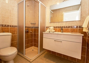 شقة قريبة من المركز والبحر- مؤثثة - في منطقة اوبا / الانيا 