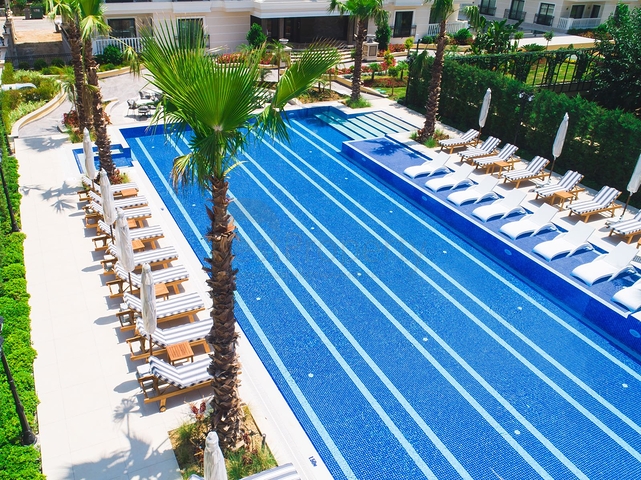 اطلالة بحر - مجمع فاخر - شقة غرفتين وصالة - في مركز المدينة / الانيا