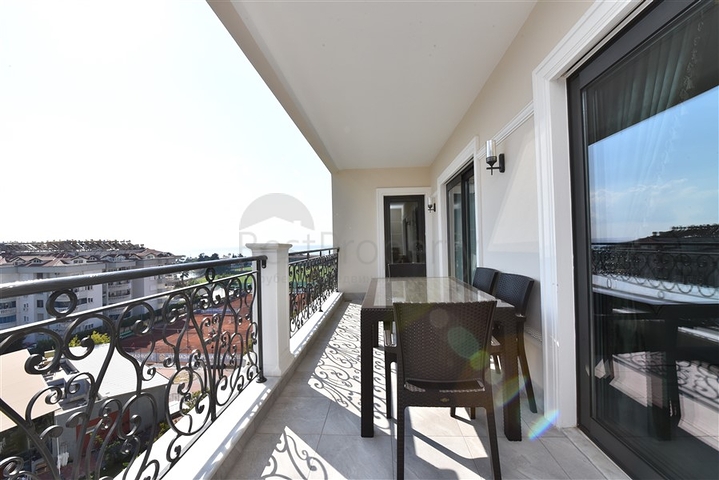 اطلالة بحر - مجمع فاخر - شقة غرفتين وصالة - في مركز المدينة / الانيا