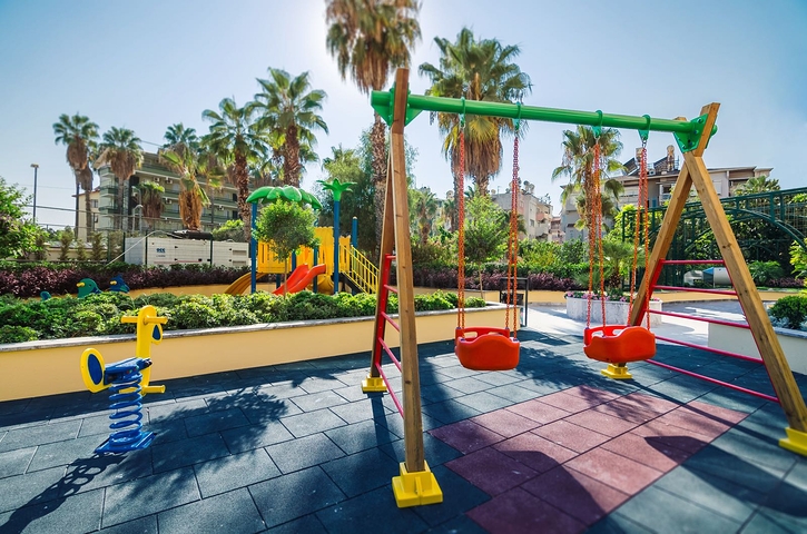 اطلالة بحر - مجمع فاخر - شقة غرفتين وصالة - في مركز المدينة / الانيا