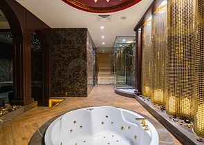 اطلالة بحر - مجمع فاخر - شقة غرفتين وصالة - في مركز المدينة / الانيا