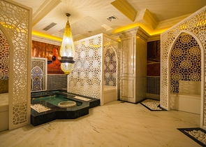 اطلالة بحر - مجمع فاخر - شقة غرفتين وصالة - في مركز المدينة / الانيا