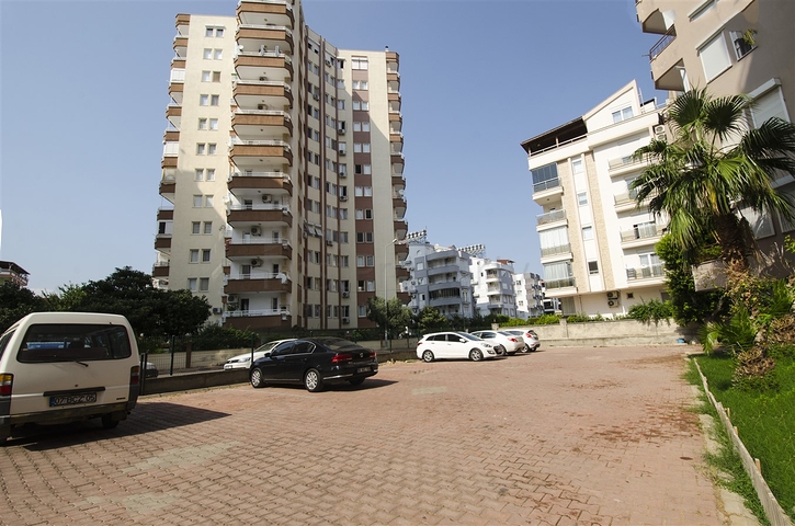 شقة واسعة 3 + 1 مع أثاث في كونيالتي أنطاليا